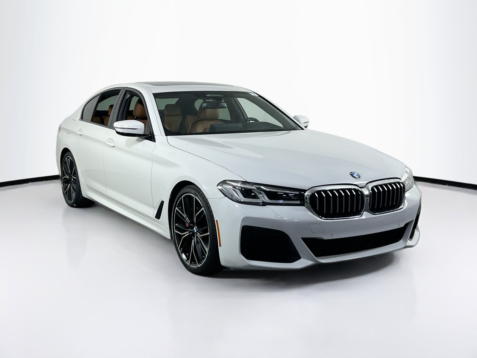 Used 2022 BMW 530i w/ M Sport Package RWD image 3