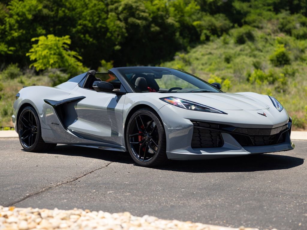 Used 2025 Chevrolet Corvette Z06 w/ Stealth Interior Trim Package RWD image 9