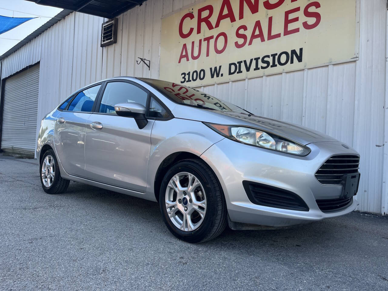 Used 2015 Ford Fiesta SE FWD image 2