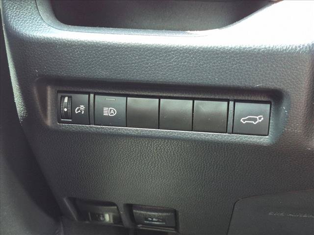Used 2022 Toyota RAV4 XLE w/ Convenience Package FWD image 11