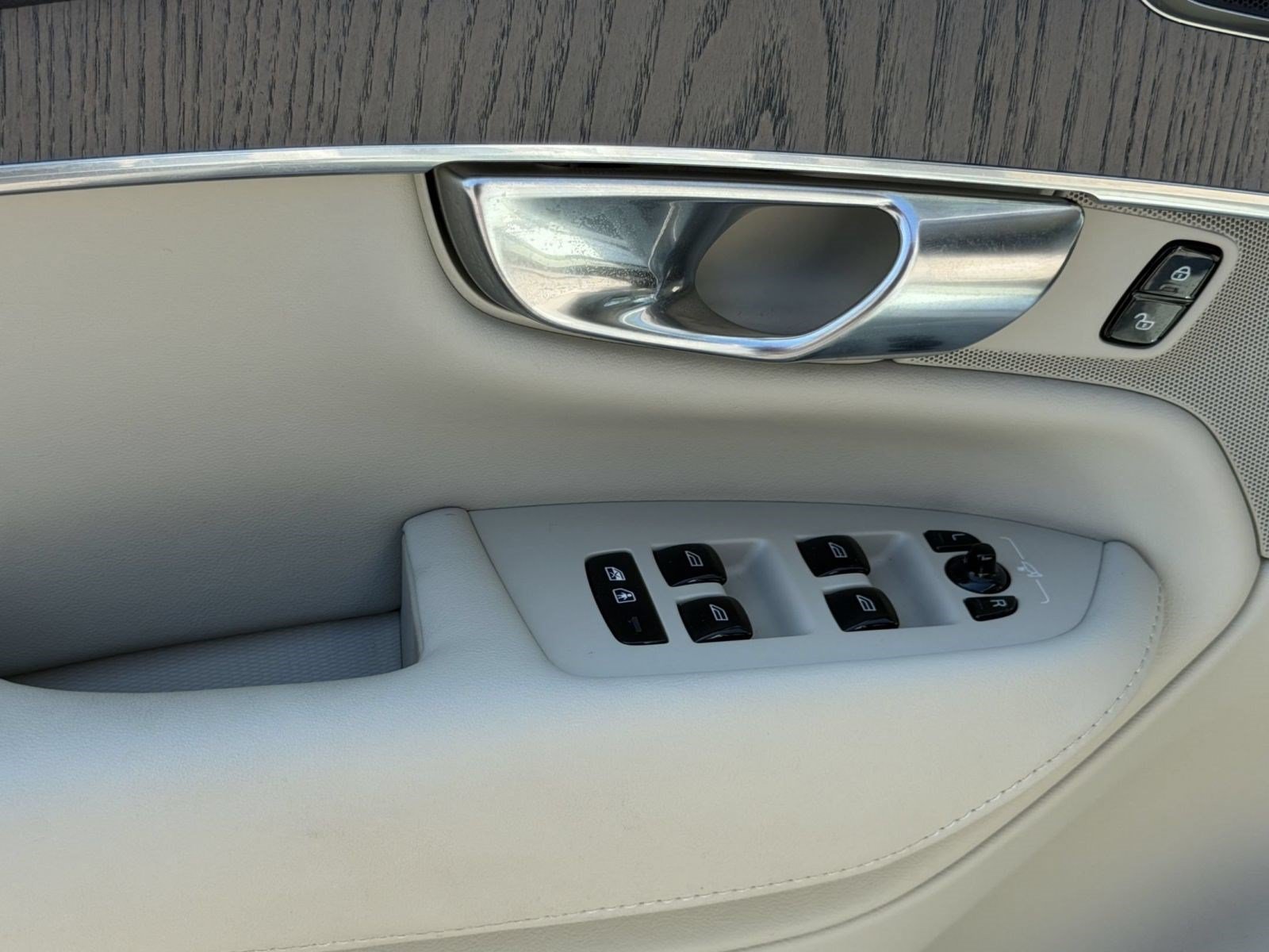 Certified 2025 Volvo XC90 B6 Plus w/ Protection Package Premier AWD/4WD image 26