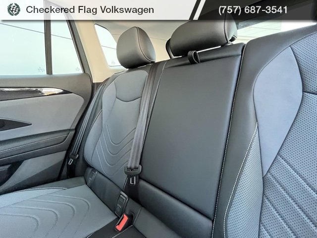 New 2025 Volkswagen Tiguan SE image 50