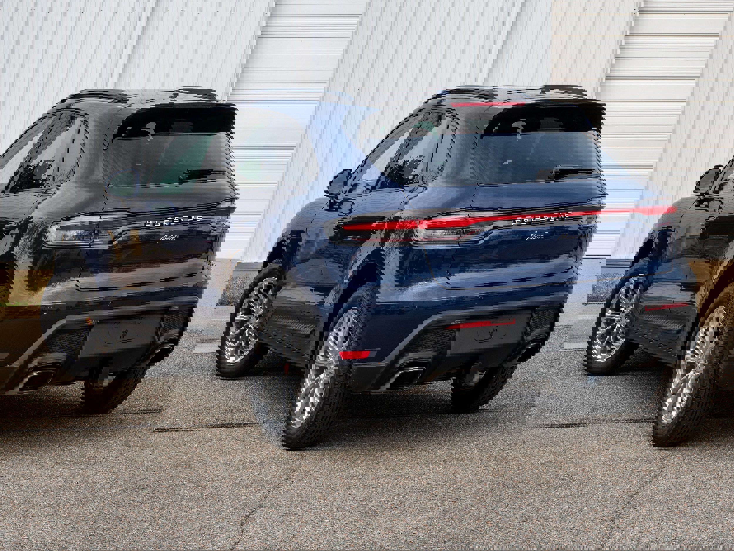 Certified 2025 Porsche Macan image 3