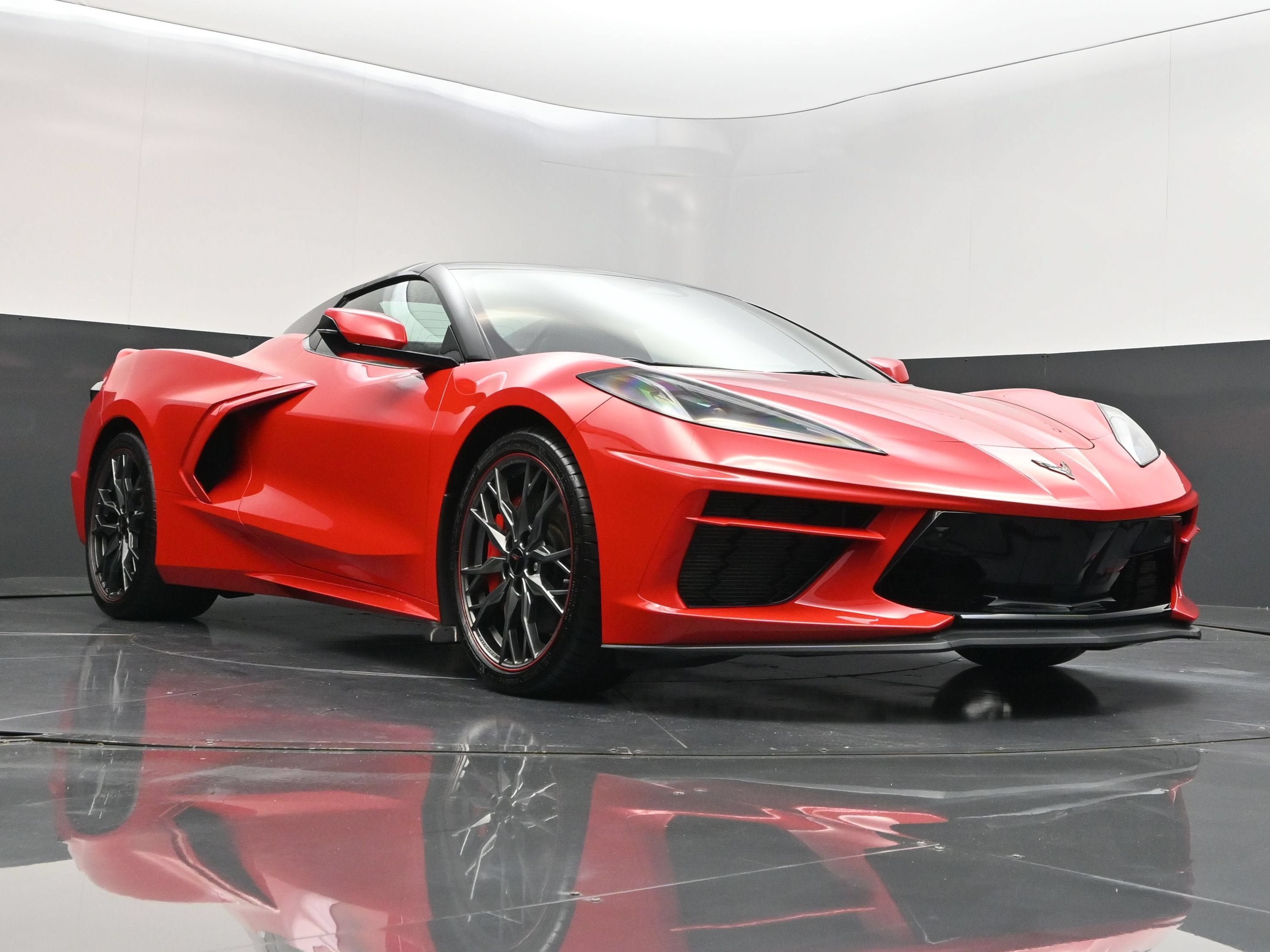 Used 2024 Chevrolet Corvette Stingray Premium Conv w/ Z51 Performance Package RWD image 39