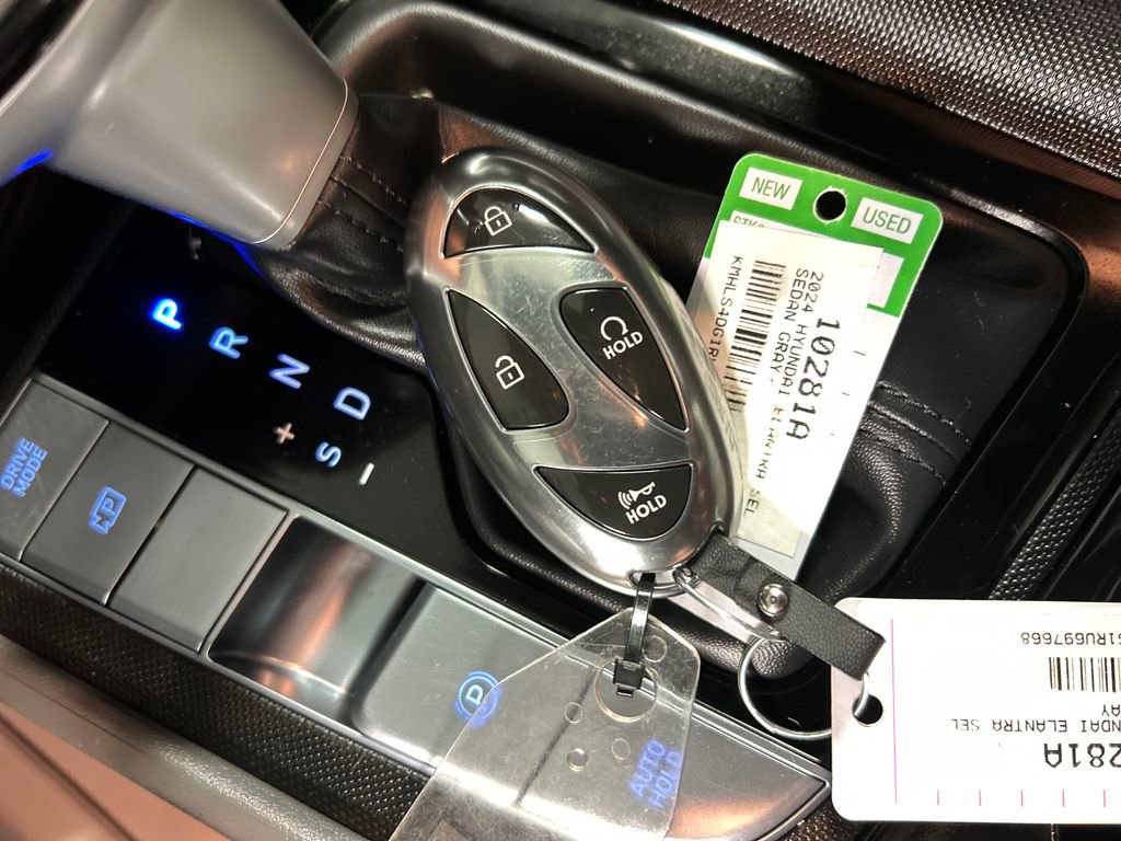 Used 2024 Hyundai Elantra SEL w/ Convenience Package image 20