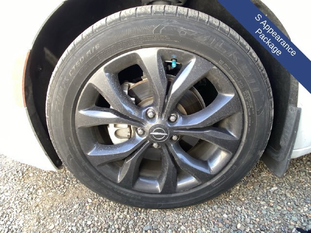 Used 2020 Chrysler Pacifica Touring-L Plus FWD image 9