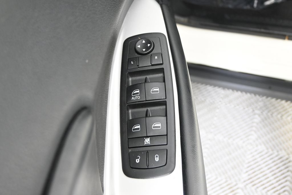 Used 2020 Dodge Journey SE w/ Blacktop Package FWD image 17