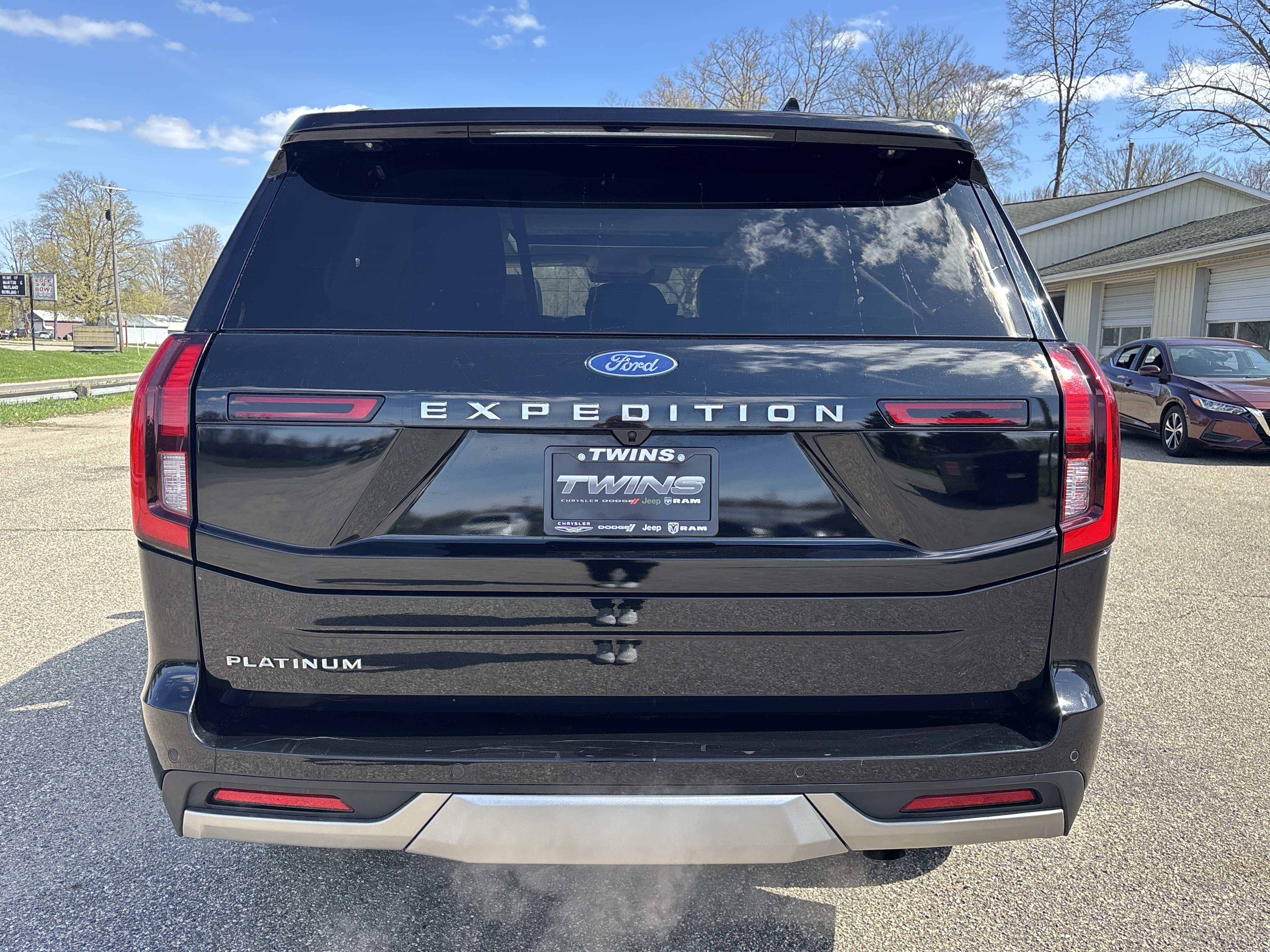 Used 2025 Ford Expedition Platinum AWD/4WD image 7