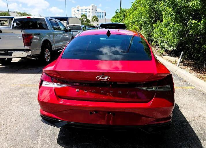 Used 2022 Hyundai Elantra SEL FWD image 3