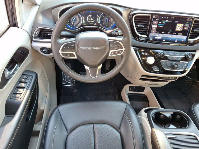 Used 2024 Chrysler Pacifica Touring-L FWD image 14
