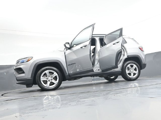 Used 2023 Jeep Compass Latitude w/ Sun and Sound Group AWD/4WD image 44