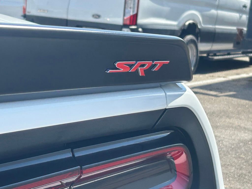 Used 2015 Dodge Challenger SRT image 24