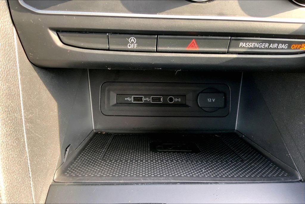 Used 2020 Volkswagen Atlas Cross Sport SE w/ Towing Package image 31