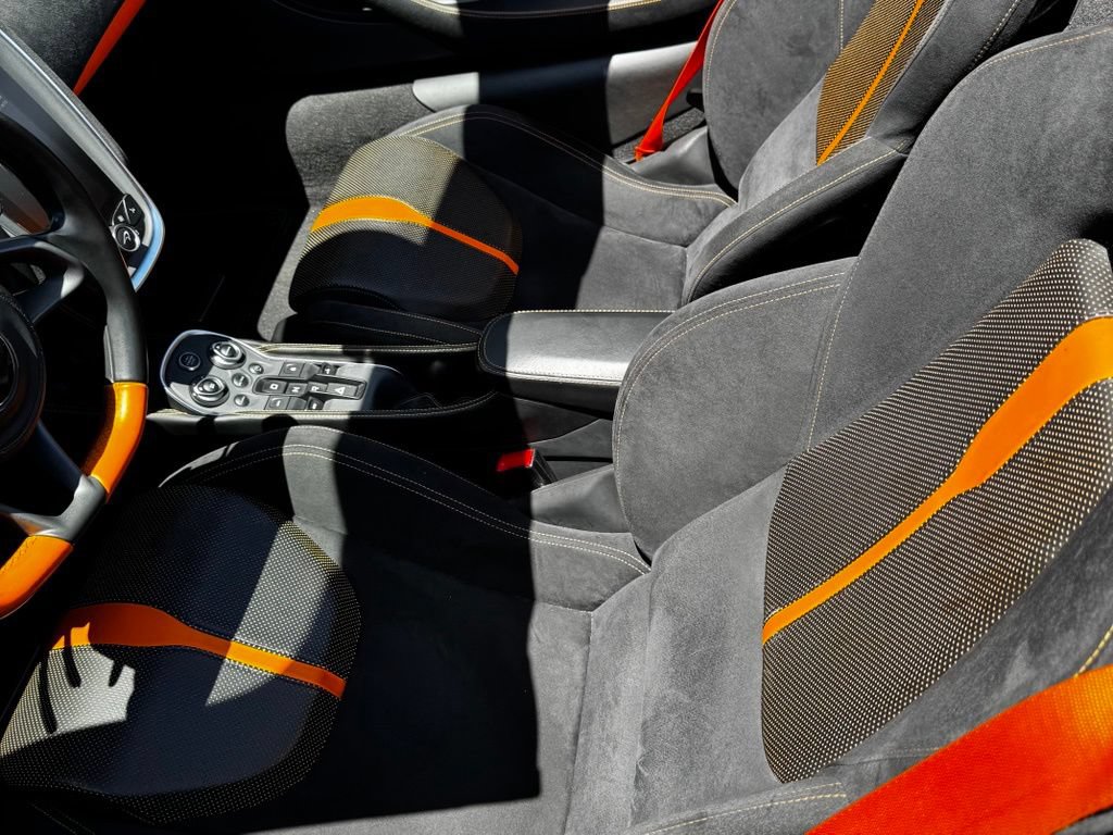 Used 2019 McLaren 570S Spider RWD image 22