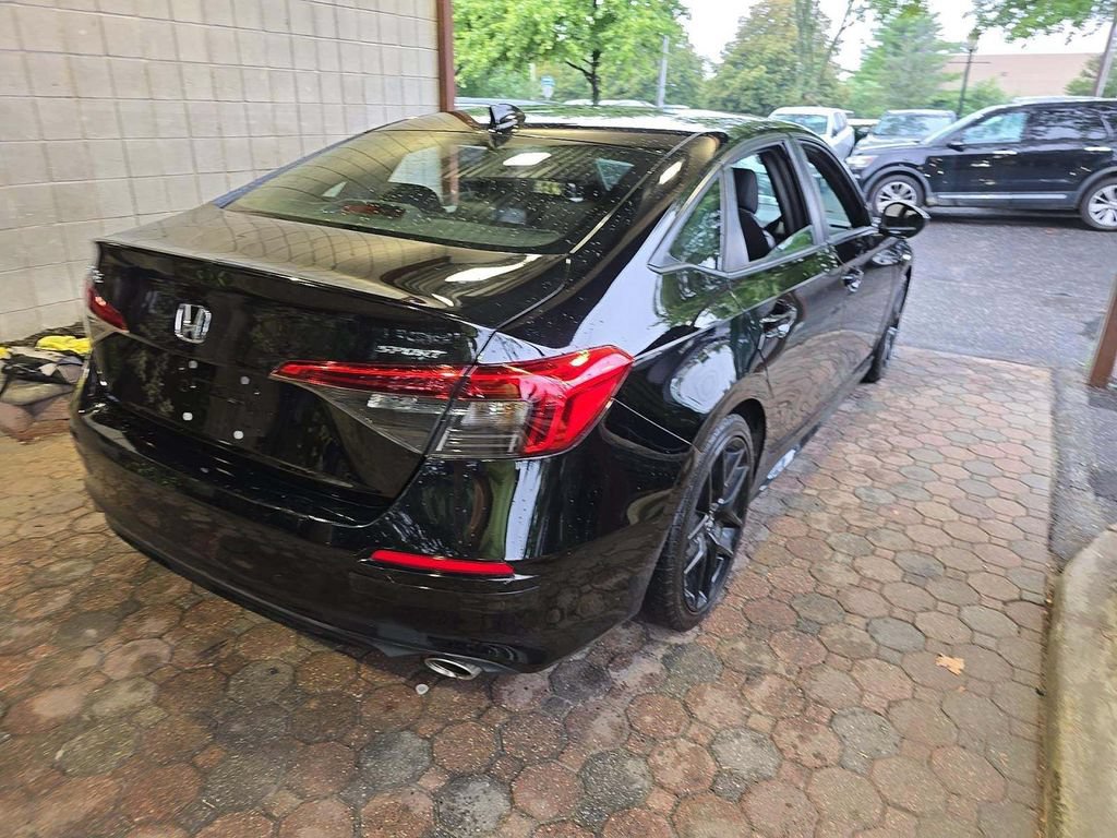 Used 2022 Honda Civic Sport image 2
