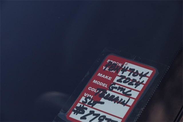 Used 2024 GMC Terrain SLT image 27