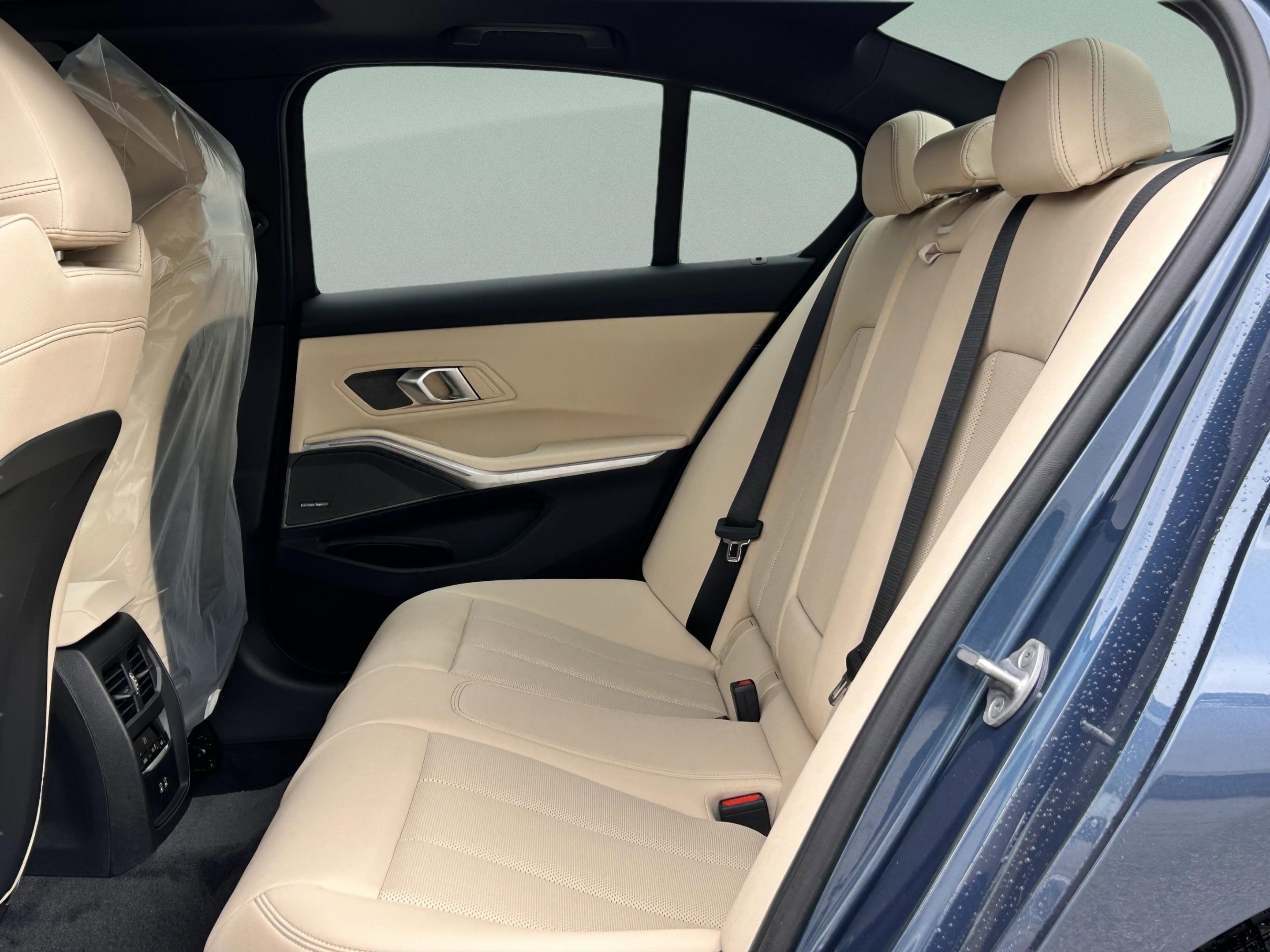 Used 2026 BMW 330i Sedan w/ Premium Package image 27