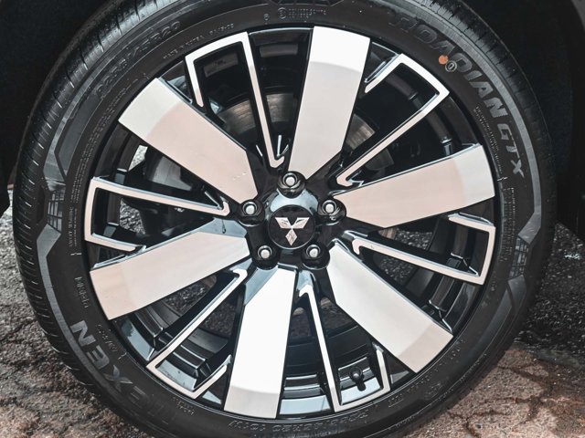 New 2025 Mitsubishi Outlander SE image 7