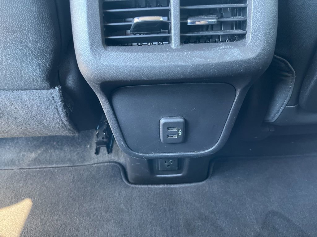 Used 2024 GMC Terrain SLT image 31