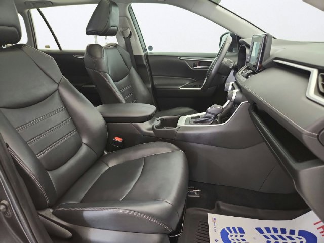 Used 2022 Toyota RAV4 XLE Premium AWD/4WD image 28