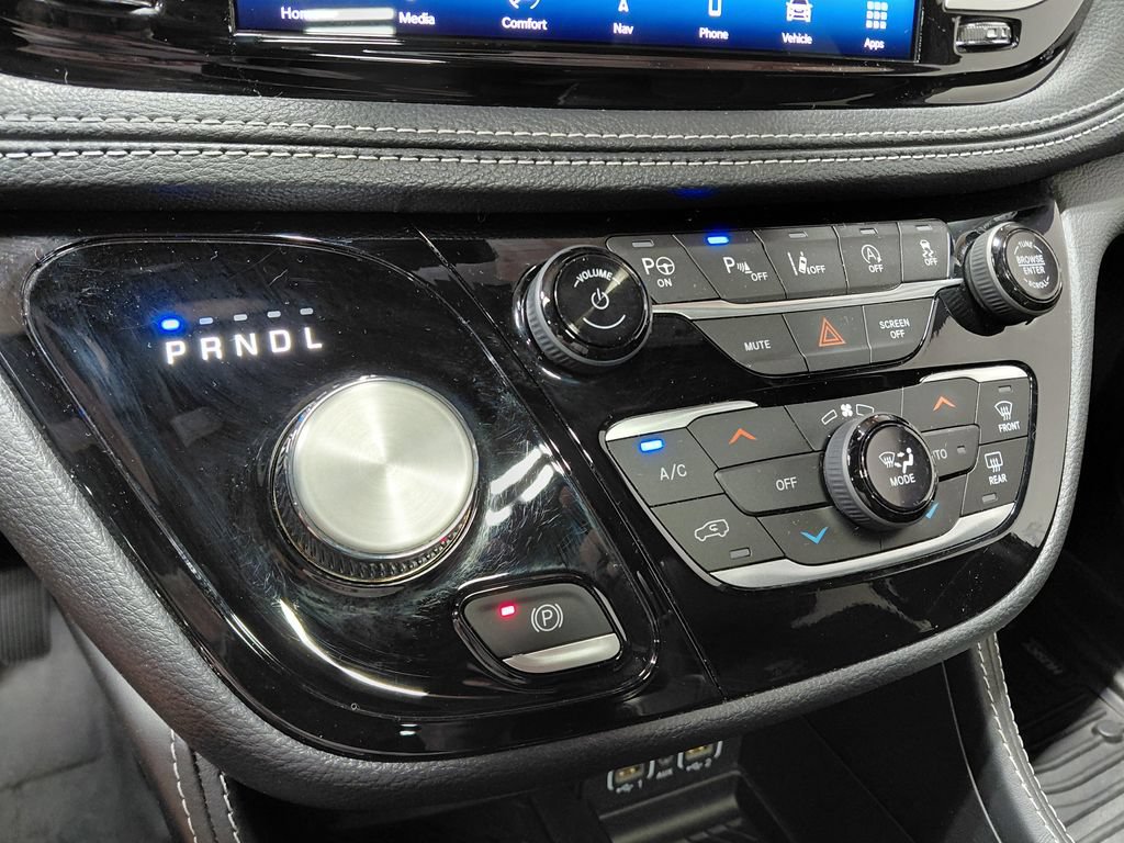 Used 2025 Chrysler Pacifica Limited w/ Uconnect Theater Family Group AWD/4WD image 45