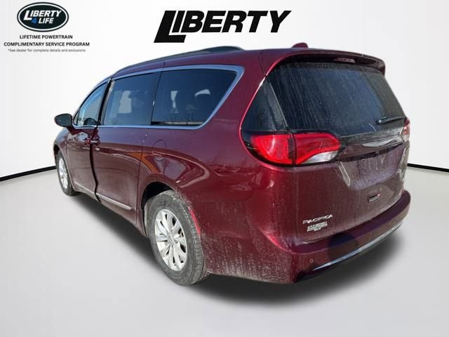 Used 2017 Chrysler Pacifica Touring-L image 5