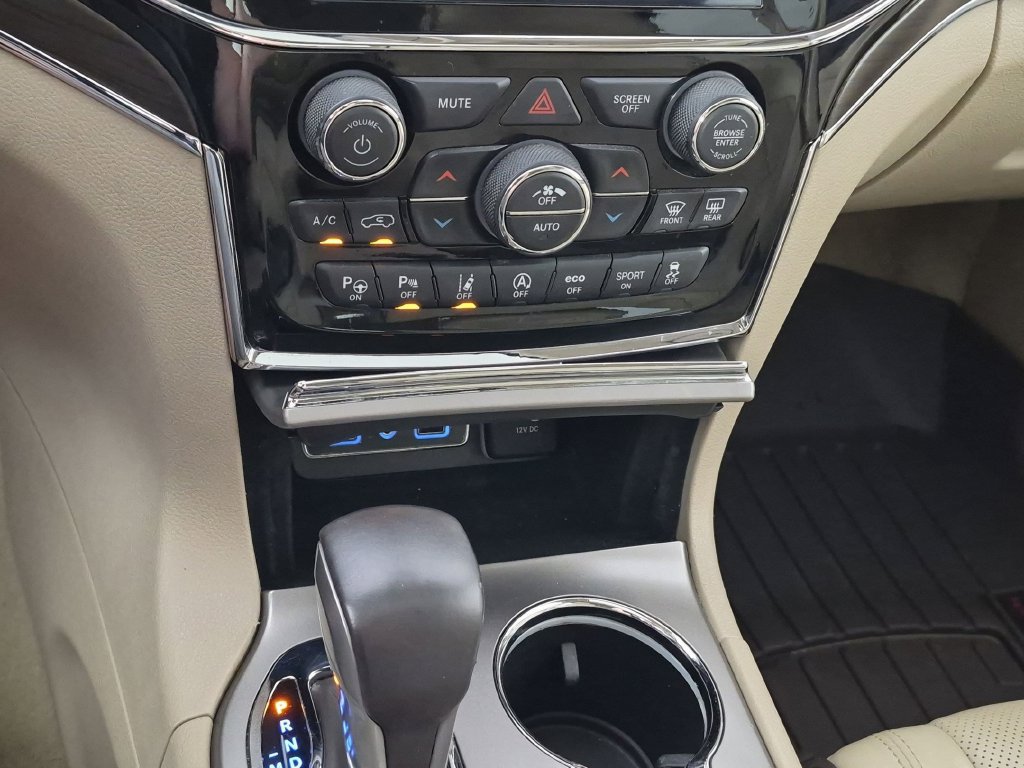 Used 2019 Jeep Grand Cherokee Overland RWD image 26