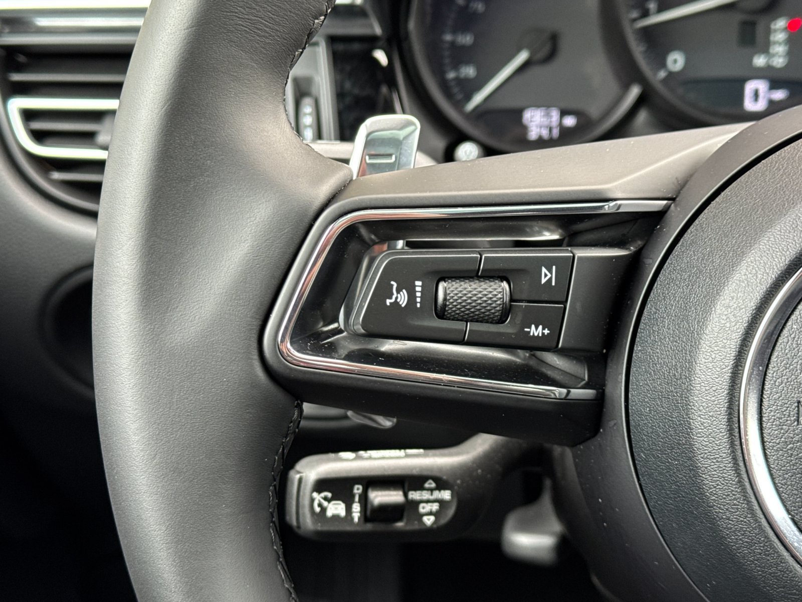 Certified 2026 Porsche Macan AWD/4WD image 28