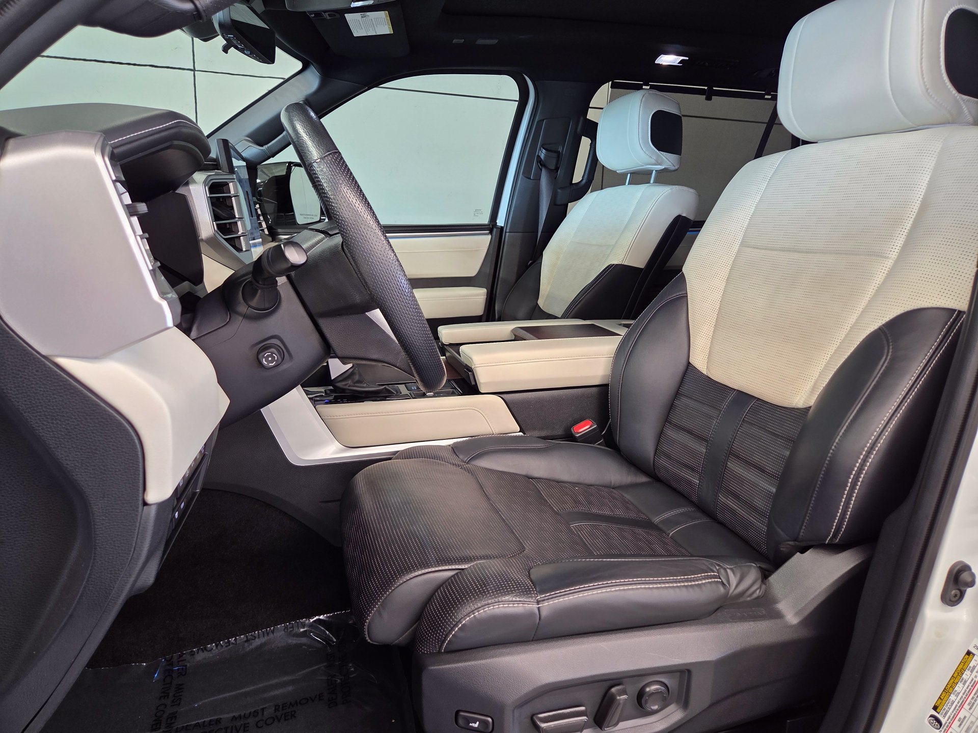 Used 2024 Toyota Sequoia Capstone AWD/4WD image 5