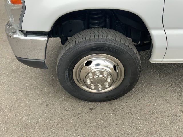 Used 2018 Ford E-450 and Econoline 450 Super Duty w/ Exterior Upgrade Package image 19