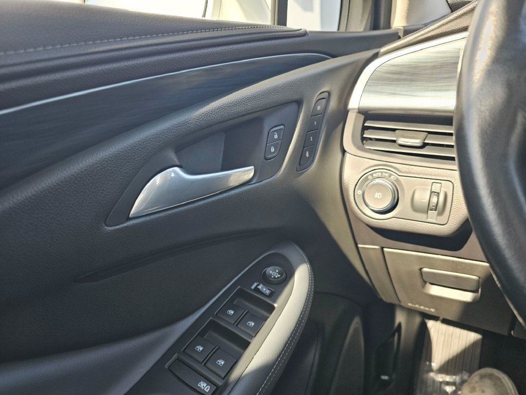 Used 2020 Buick Envision Essence w/ Experience Buick Package AWD/4WD image 32