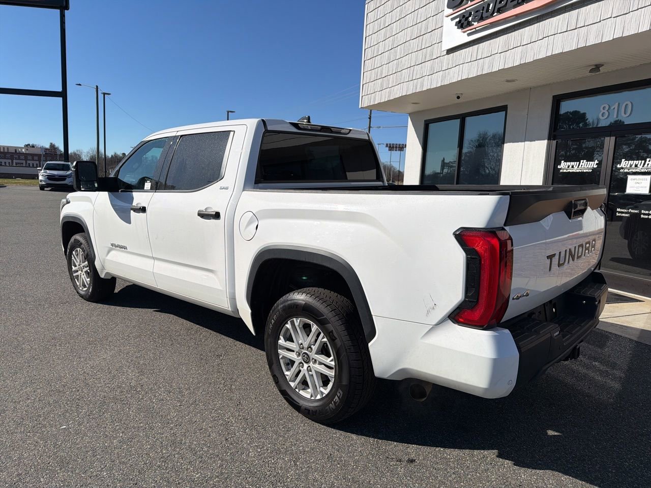 Used 2022 Toyota Tundra SR5 w/ SR5 Convenience Package image 6