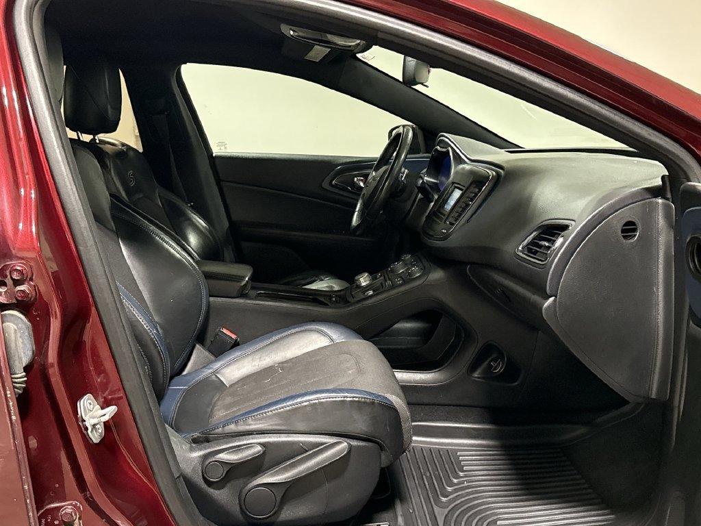 Used 2015 Chrysler 200 S FWD image 20