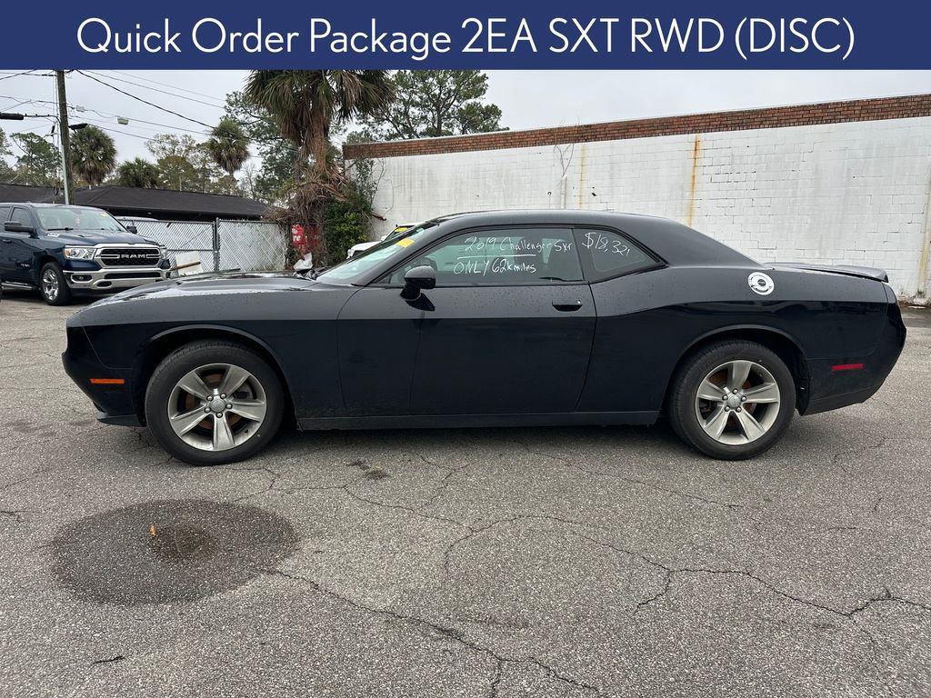 Used 2019 Dodge Challenger SXT image 2
