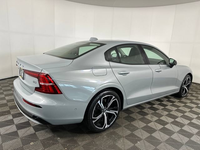 Used 2024 Volvo S60 B5 Plus image 3