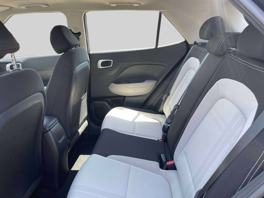 Used 2023 Hyundai Venue SEL FWD image 10