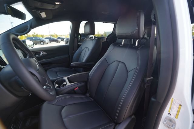 New 2026 Chrysler Voyager LX image 34