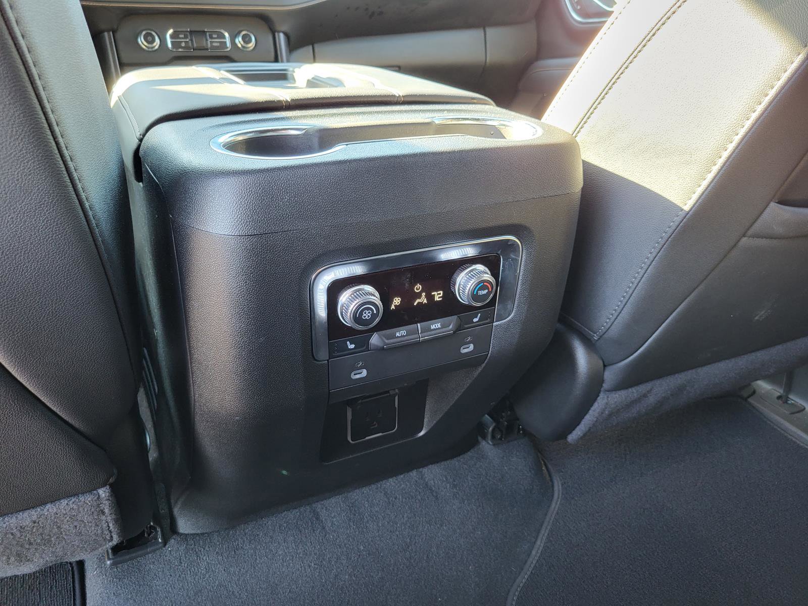 Used 2024 GMC Yukon AT4 w/ Technology Package image 15