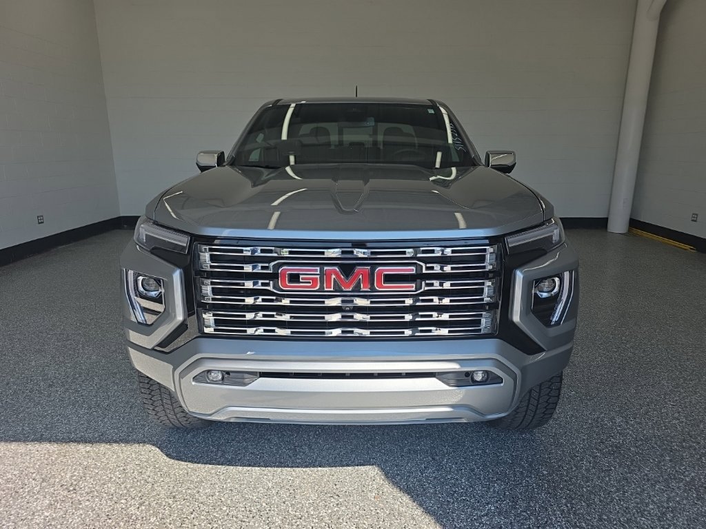 Used 2025 GMC Canyon Denali AWD/4WD image 8