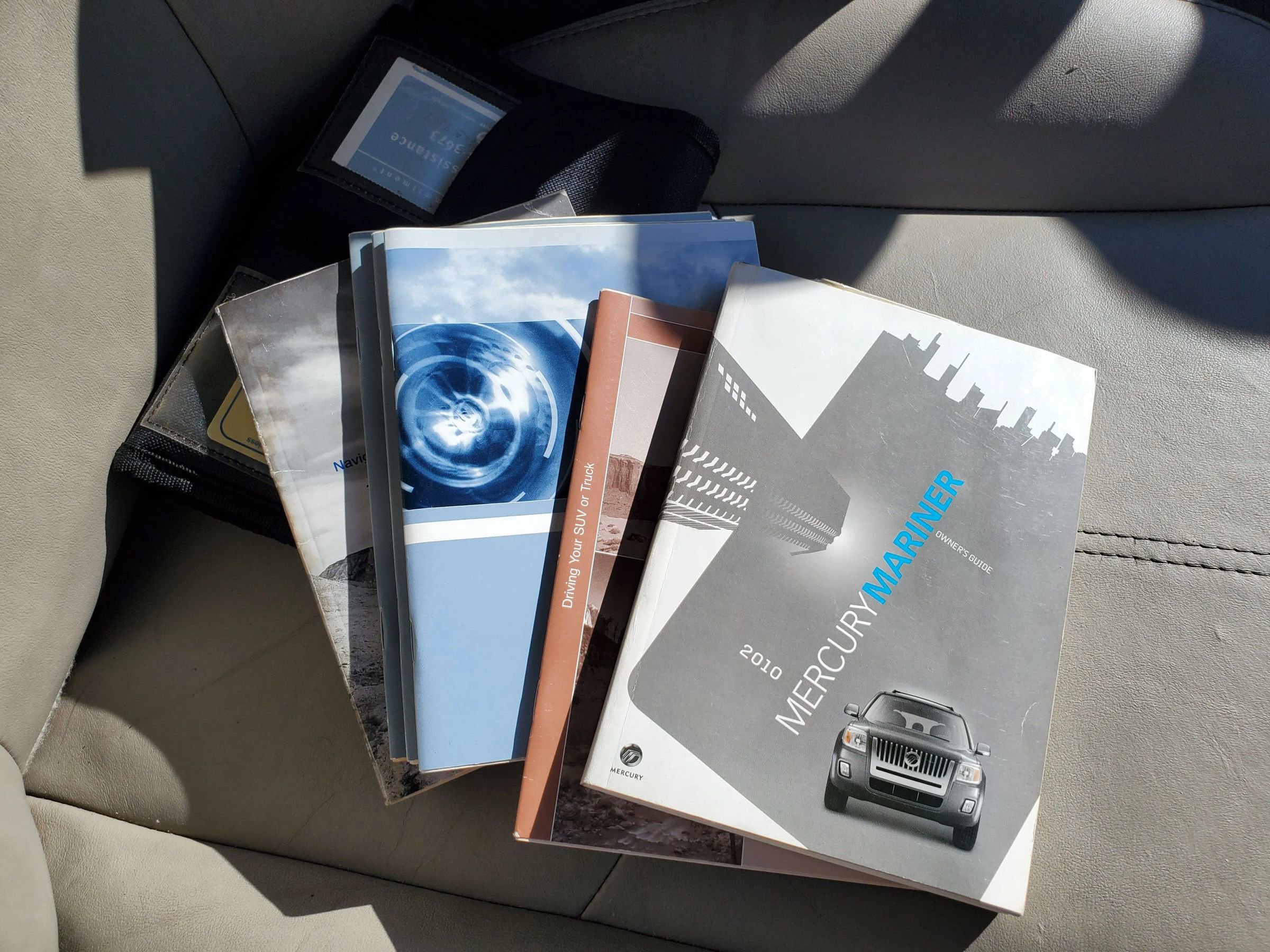 Used 2010 Mercury Mariner Premier image 28