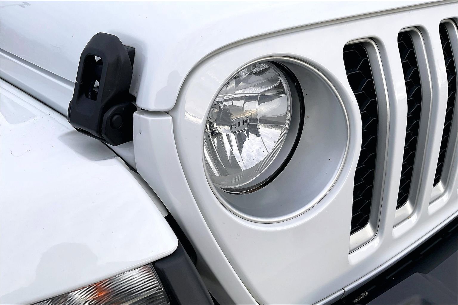 Used 2022 Jeep Gladiator Overland w/ Popular Equipment Package image 25