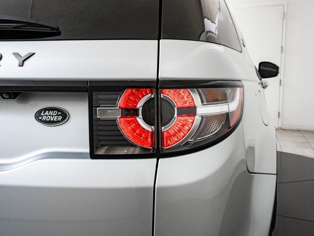 Used 2018 Land Rover Discovery Sport SE image 9