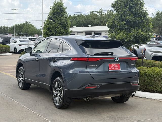 Used 2022 Toyota Venza LE image 4