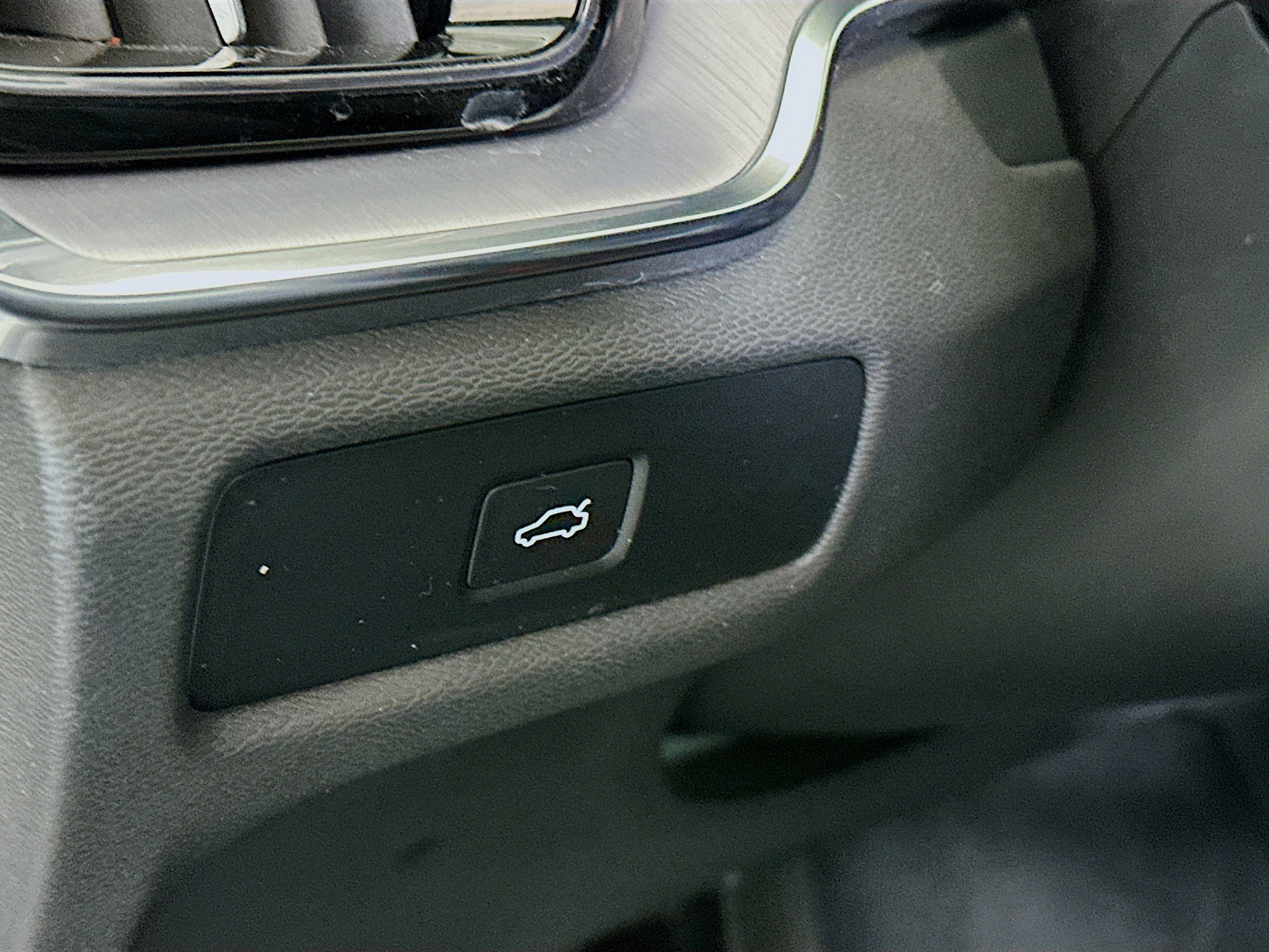 Used 2024 Volvo S60 B5 Core image 17