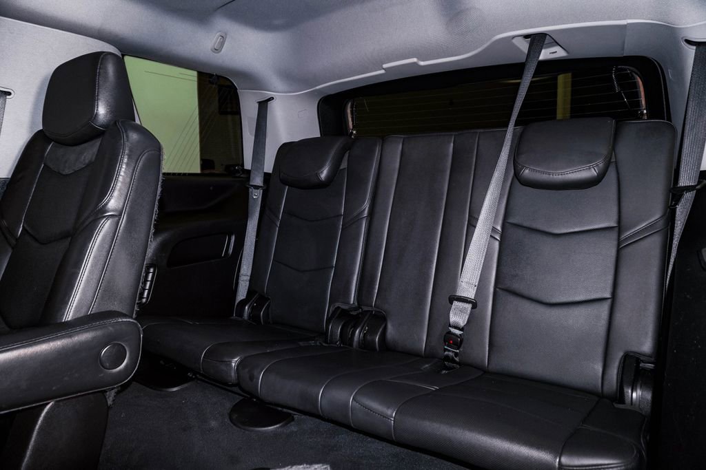 Used 2019 Cadillac Escalade Luxury AWD/4WD image 17