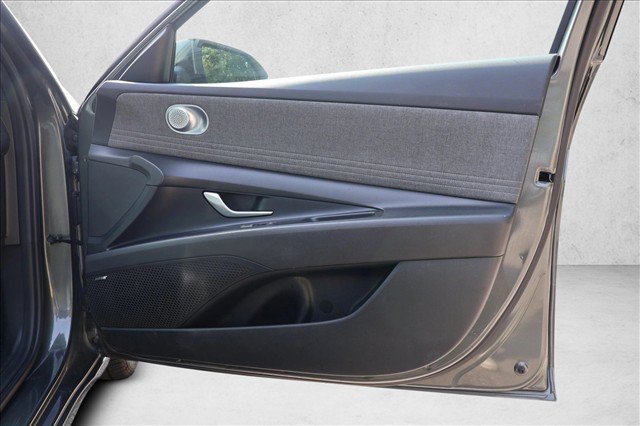 Certified 2024 Hyundai Elantra Limited FWD image 30