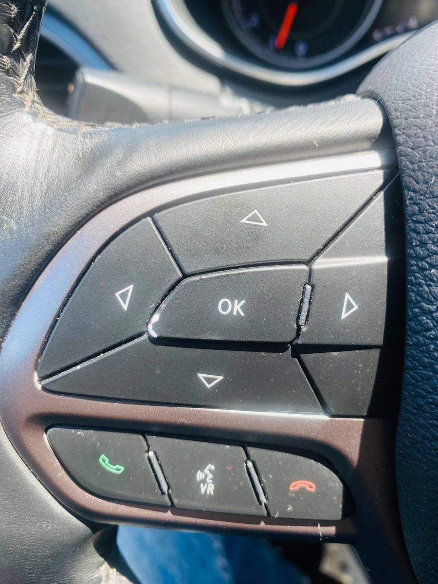 Used 2019 Jeep Cherokee Limited AWD/4WD image 10