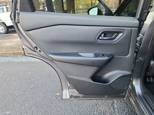 Used 2024 Nissan Rogue S image 28