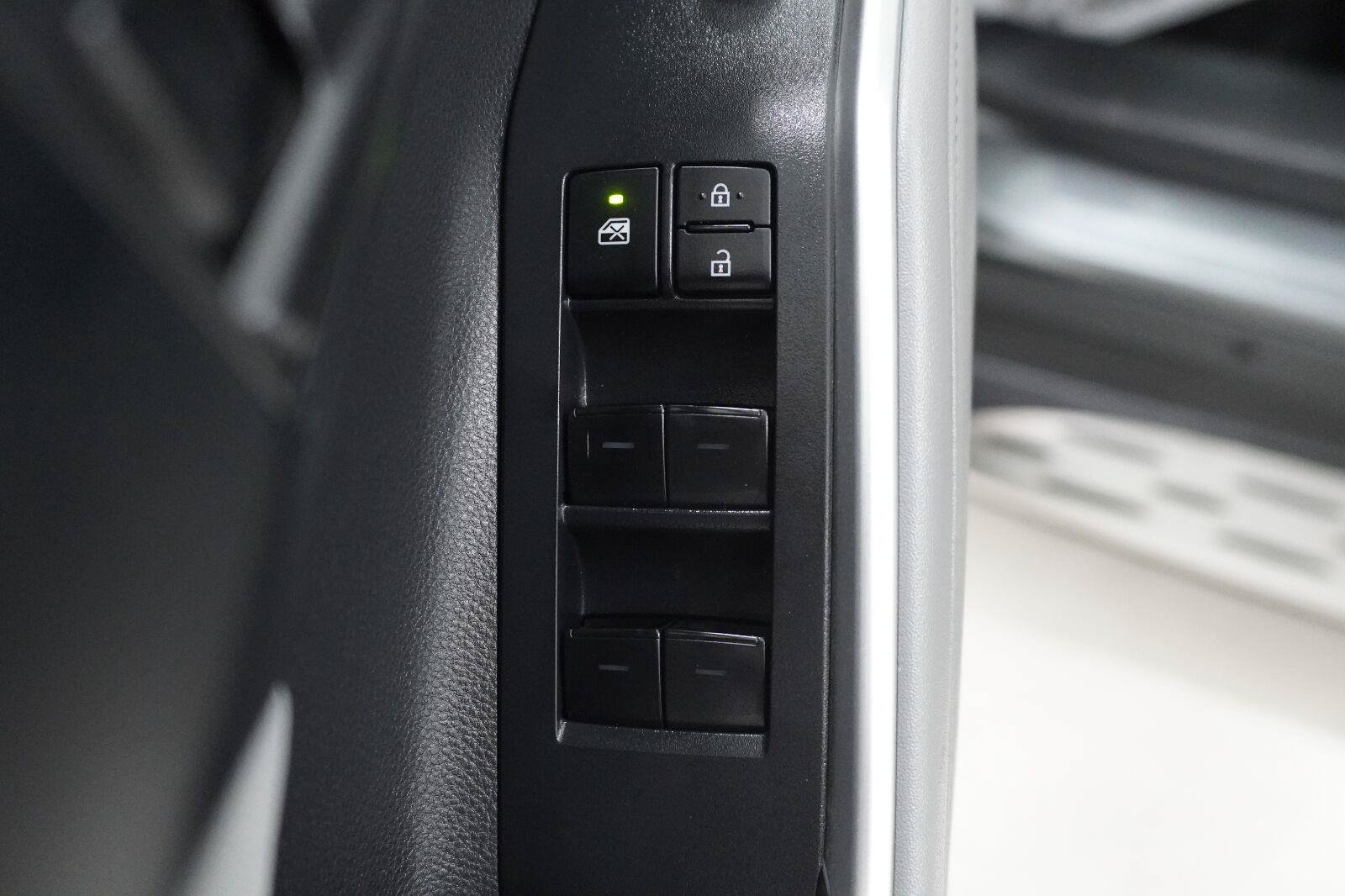 Used 2022 Toyota Highlander L FWD image 21