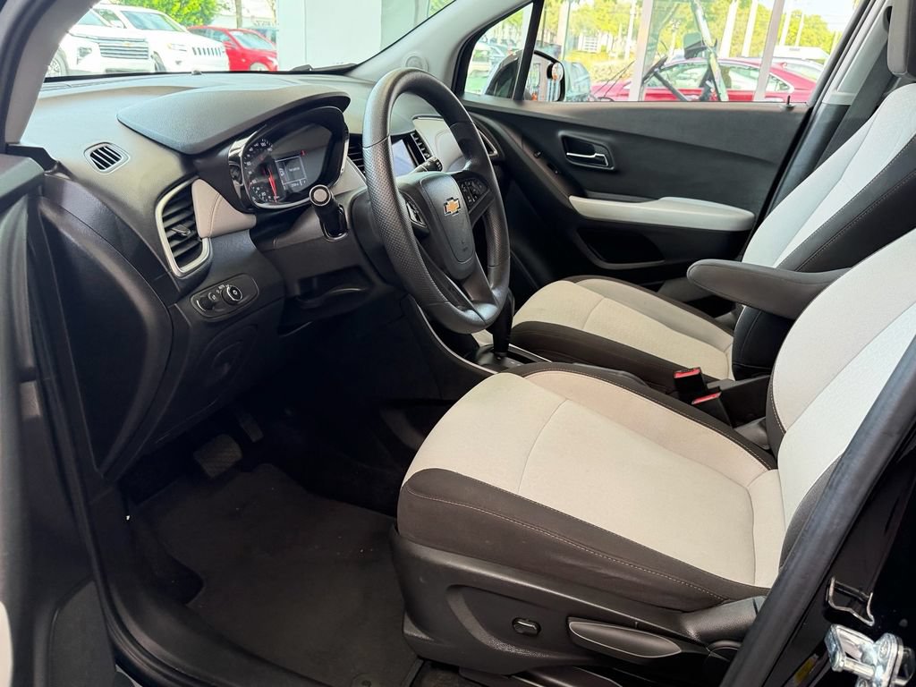 Used 2022 Chevrolet Trax LS w/ Tint and Cruise Package FWD image 11